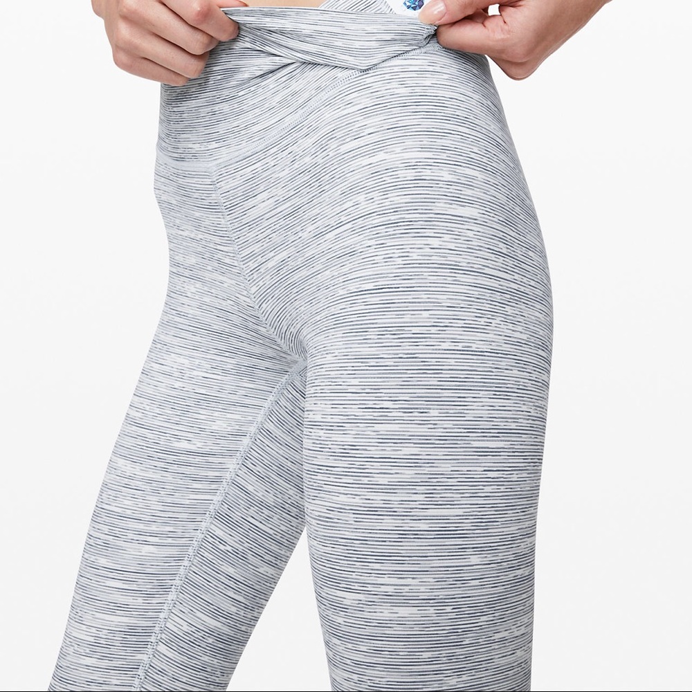 Wunder Under High-Rise Tight 25" 
Luxtreme